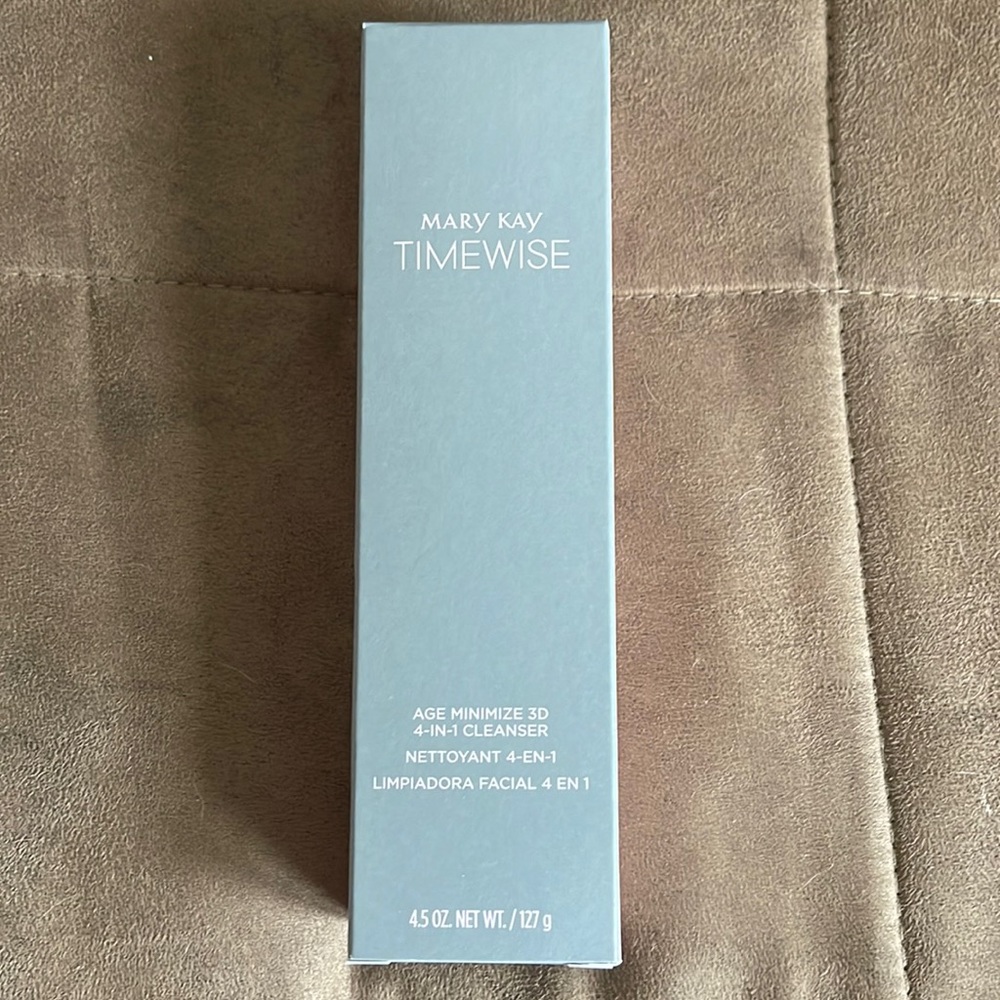 NIB Mary Kay Age Minimize 3D cleanser. Normal